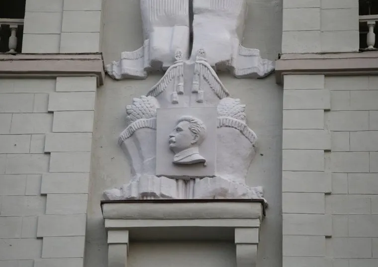 Барельеф Сталина на ОДО. Екатеринбург