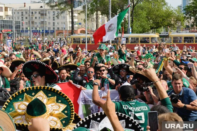 Столько иностранцев за пару недель город еще не принимал