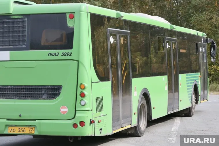 Состояние троих человек после столкновения автобуса с бензовозом оценивается как тяжелое (архивное фото)