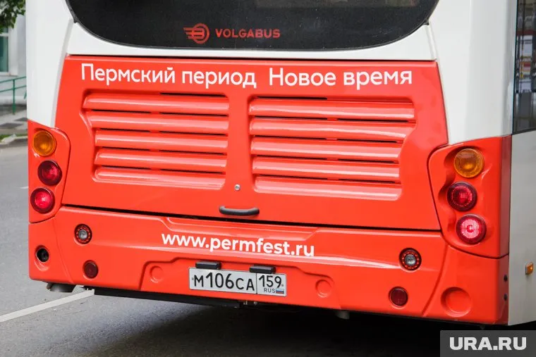 От стрельбы стекла в автобусе пробило насквозь