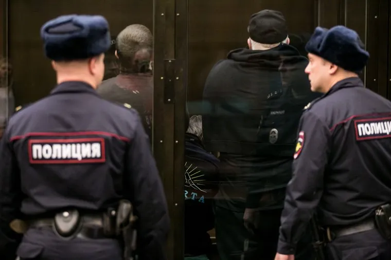 Фигуранты дела Шакро Молодого (Захария Калашова) в Мосгорсуде на заседании суда по апелляции по делу. Москва, полиция, подсудимые