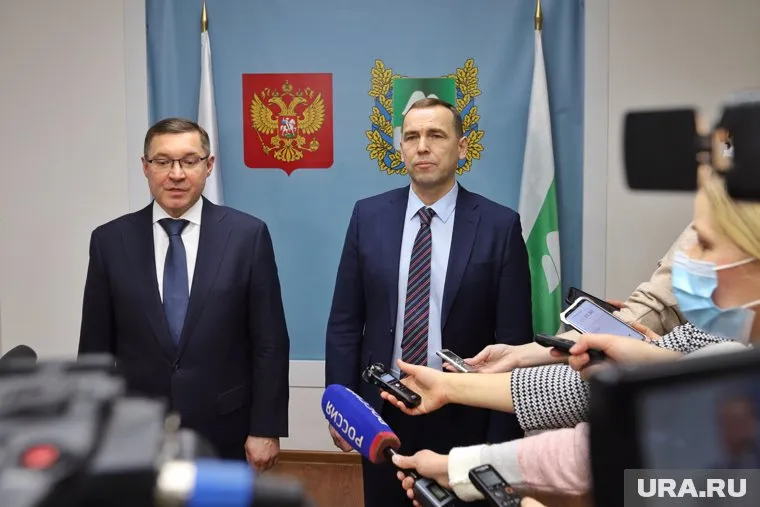 Владимира Якушева (слева) просят «вмешаться в процесс уничтожения»