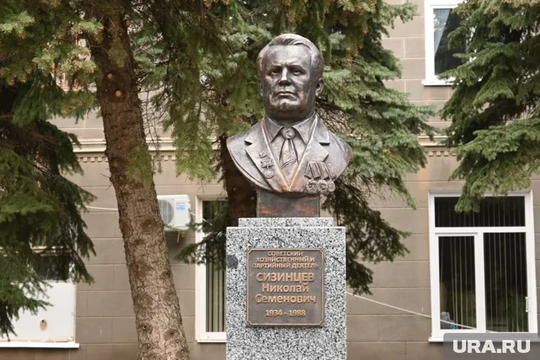 Памятный бюст Сизинцева выполнил Зураб Церетели