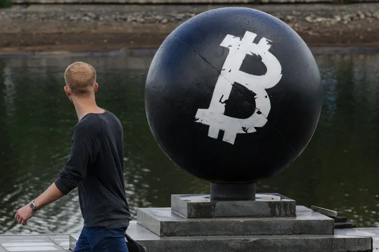 Виды Екатеринбурга, стритарт, надписи на стенах, рисунок на стене, биткоин, криптовалюта