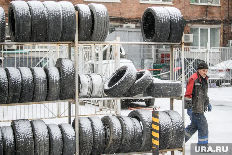 Многие екатеринбуржцы «переобули» авто заранее