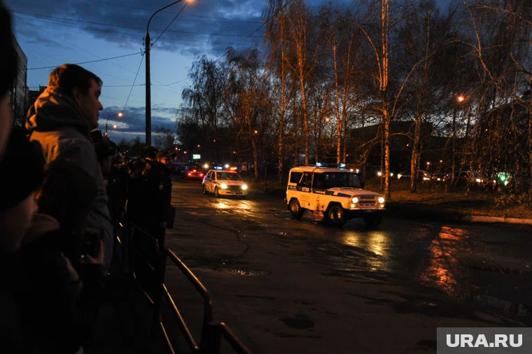 Первые сообщения о вспышках и грохоте появились в семь часов вечера 6 октября