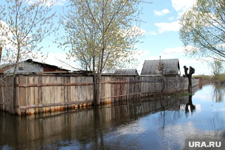 Жители Звериноголовского спасаются от паводка в ПВР