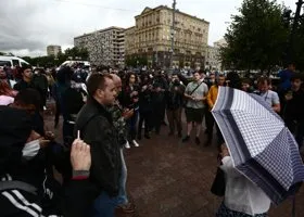 В Москве и Петербурге идут пикеты против изменения Конституции