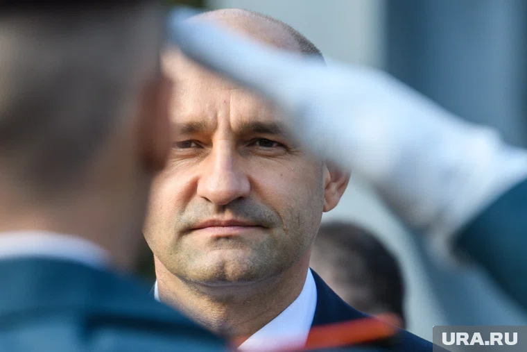 Фильм показывает, какую роль играет волонтерское движение в поддержке российских бойцов