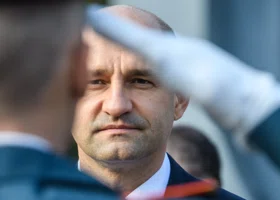 Полпреду Жоге презентовали фильм, связанный с уральскими бойцами СВО