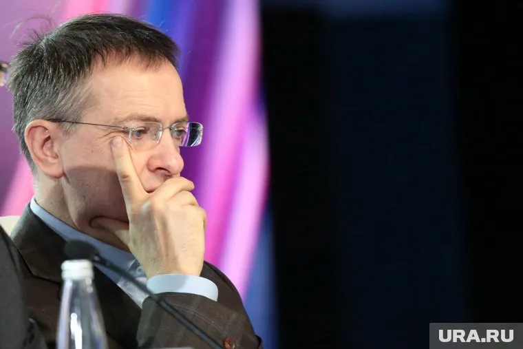 Скопировать придется не только код, но и дух проекта, что намного сложнее