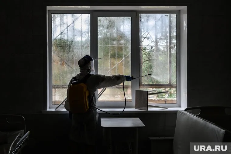 Американский врач наглядно показал, каким видит мир умирающий от коронавируса человек