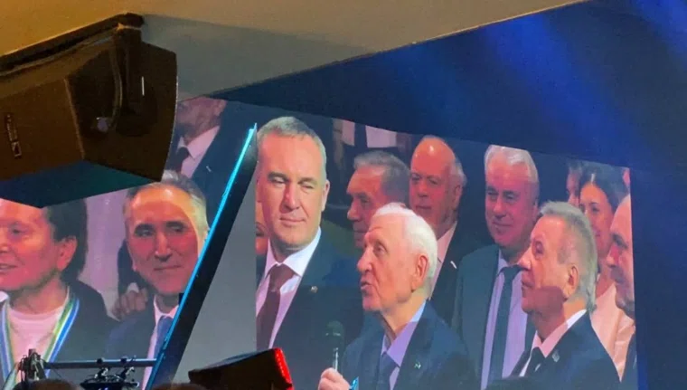 Юбилей Югры собрал в концертном зале четырех губернаторов