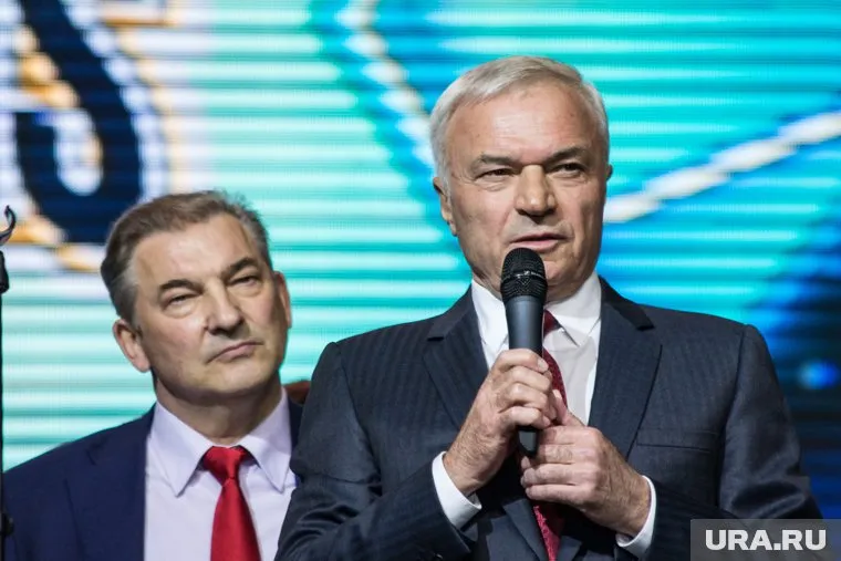 Виктор Рашников (справа) входит и в попечительский совет Фонда поддержки олимпийцев России