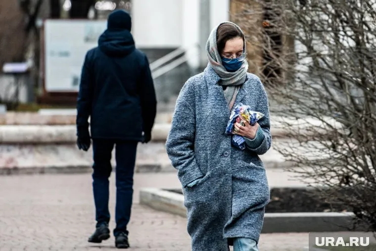 В марте ожидается третья волна коронавируса, а к июню эпидемия должна закончиться, считает врач Денис Проценко