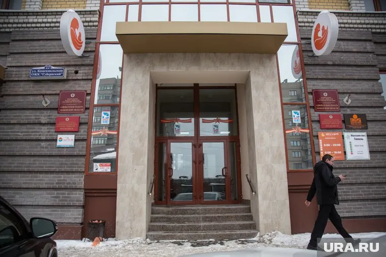 Адвокатская палата Тюменской области располагается в здании на улице Комсомольской — в самом центре города