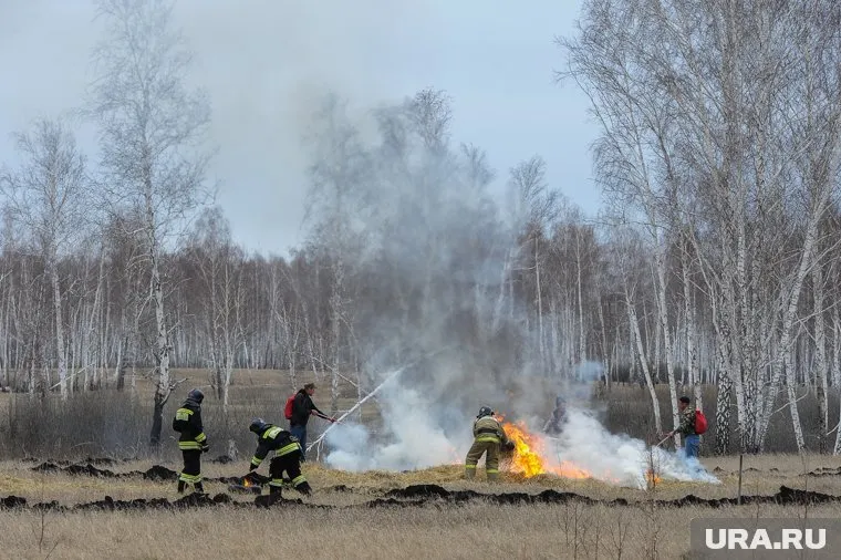 Пожарные готовятся тушить уральские леса