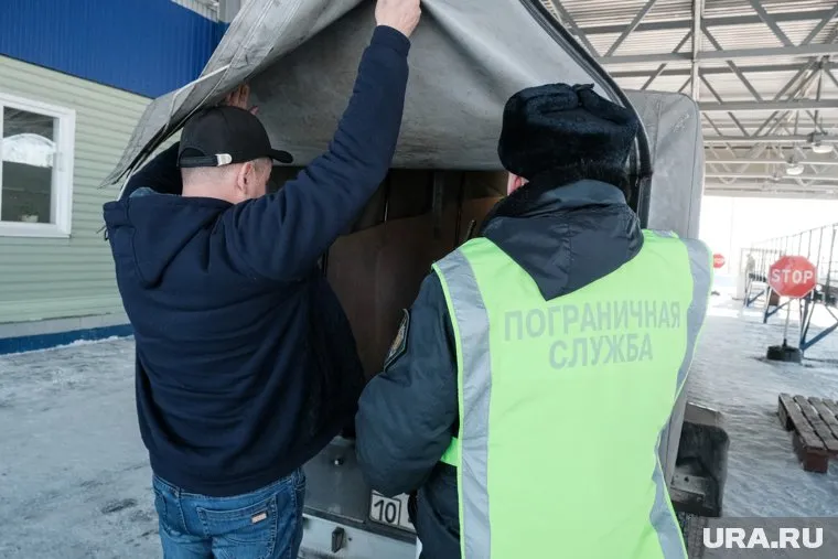 Опасный груз обнаружили пограничники при досмотре автомобиля (архивное фото)