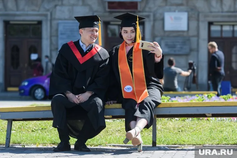 Депутат Госдумы предложил платить выпускникам вузов 500 тысяч рублей