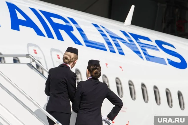 Выставлен на продажу частный самолет олигарха Дмитрия Рыболовлева Airbus A319