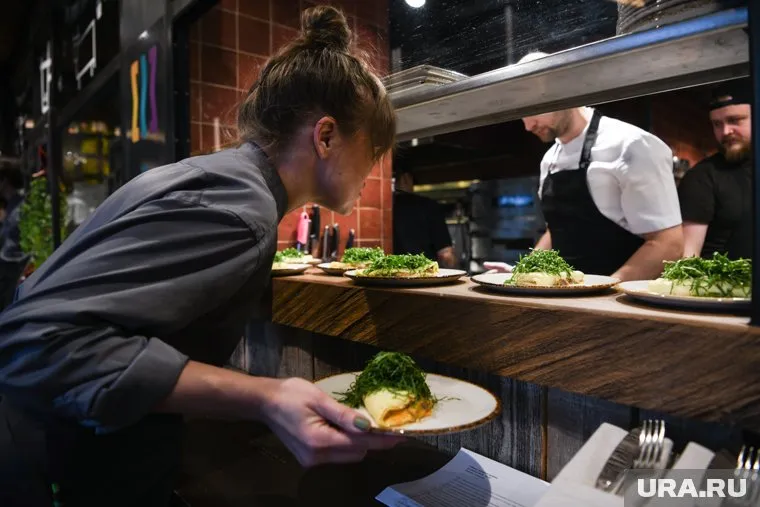 Официантка стала лучшей в России среди 100 тысяч человек