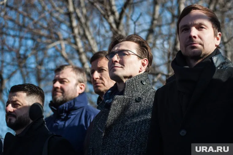 Молебен посетили около восьми тысяч человек. Некоторых из них мы видим обычно только на экране TV