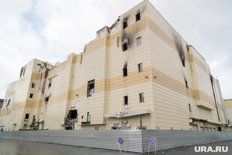 В пожаре в ТЦ "Зимняя вишня" погибли 60 человек