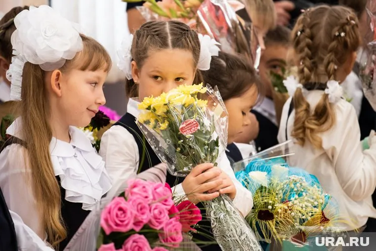 Многодетные семьи со школьниками получат единовременные выплаты к 1 сентября