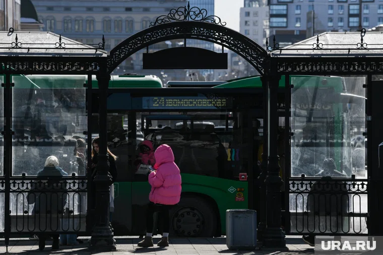 Жители ждут, что с повышением цен обновится и парк автобусов, трамваев, троллейбусов