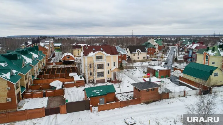 Мужчина вернулся из командировки и не смог попасть домой