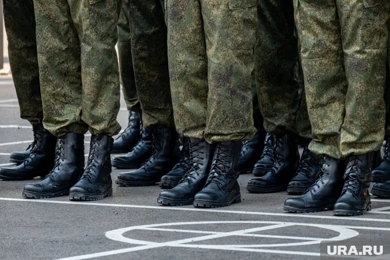 Почти десять тысяч долгов военнослужащих отсрочили