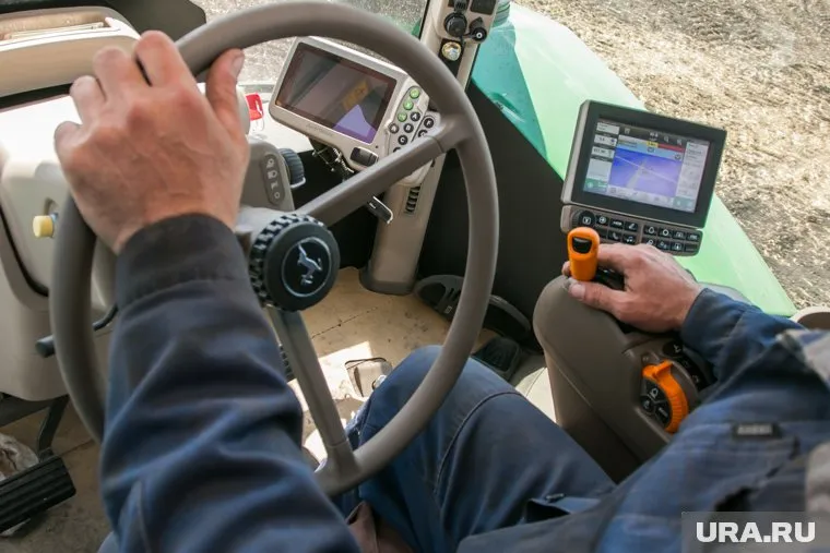 Курганских трактористов зовут работать под Москвой за 250 тысяч рублей