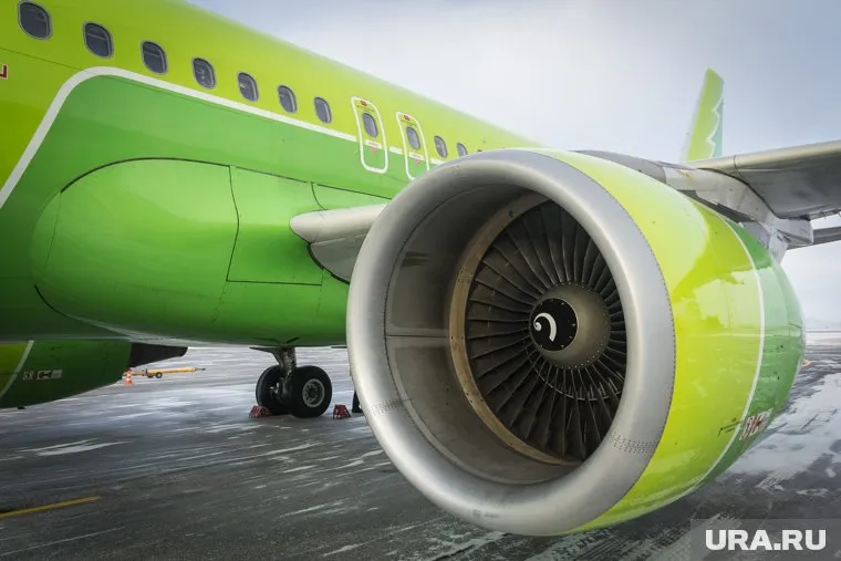 У самолета отказал один из двигателей