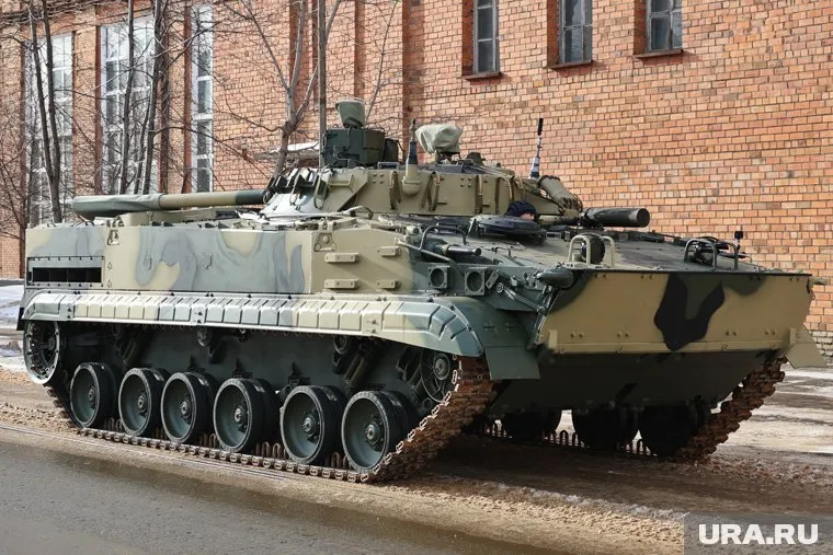 Легкость БМП-3 спасает машины от подрыва на минах