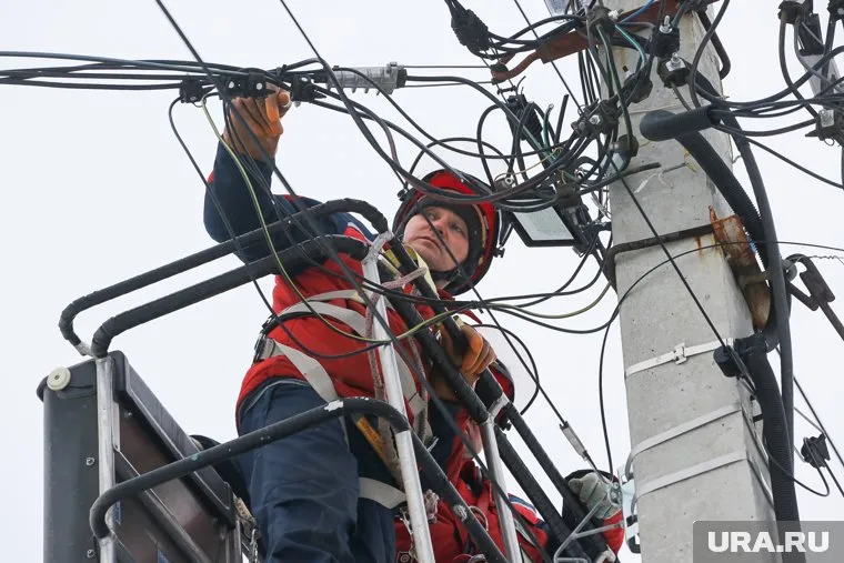 Подачу электроэнергии вернут в часть домов в селе Абатское