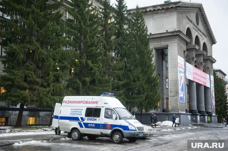 Машина ОМОН с надписью «разминирование» пронеслась по центру Екатеринбурга