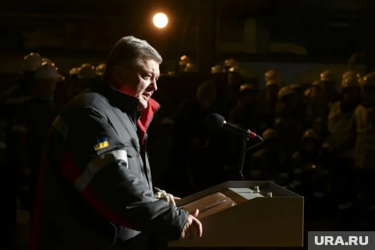 Радикалы в очередной раз едва не сорвали выступление Петра Порошенко