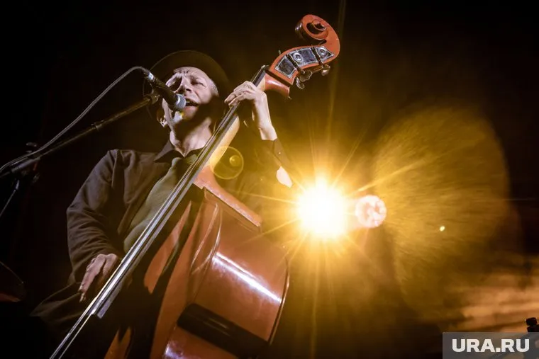 Звучание Billy’s band ранее высоко оценили на фестивалях США и Канады