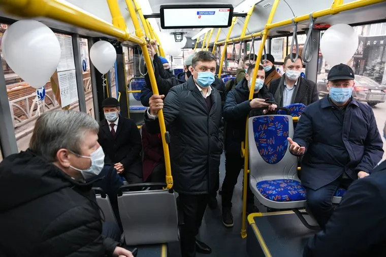 Алексей Орлов объезжает объекты благоустройства на электробусе. Екатеринбург