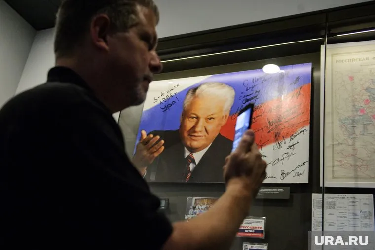 Франсис Гэри Пауэрс посетил Ельцин Центр в столице Урала