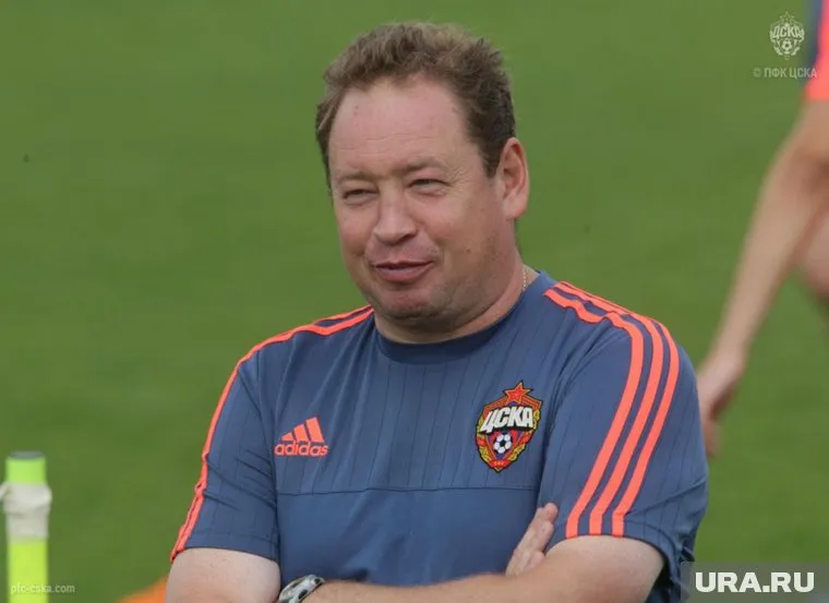 В качестве микрофона российский тренер использовал банан