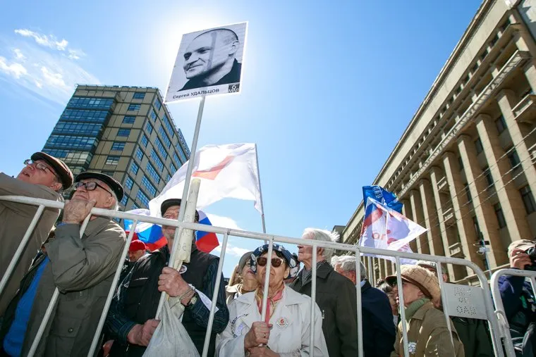 5-ая годовщина Болотной площади. Митинг на проспекте Сахарова. Москва, плакат, удальцов сергей