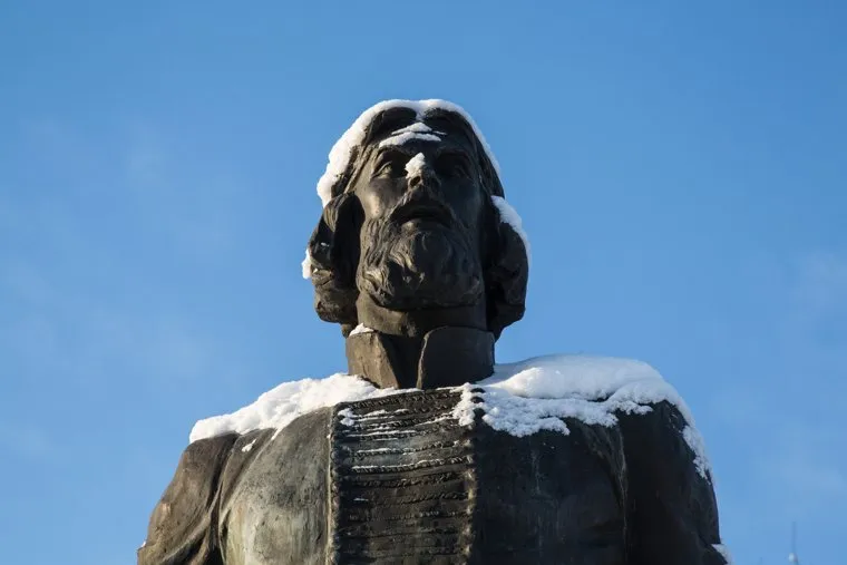 Посад сибирских старожилов и виды города. Тобольск, памятник ремезову