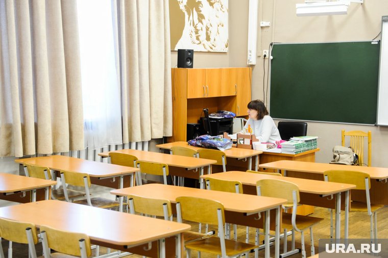 Элитная гимназия в Екатеринбурге пополнила список ушедших на дистант