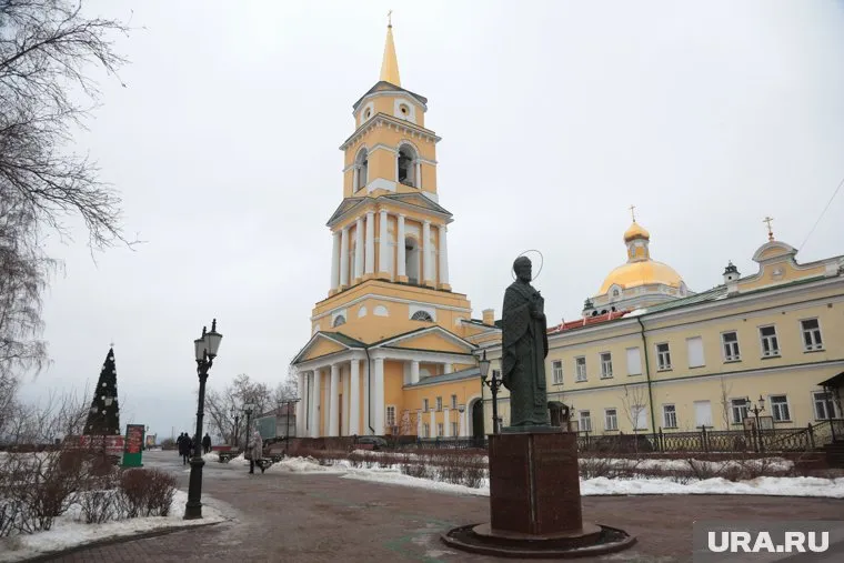 Реставраторы Пермской галереи покидают здание собора