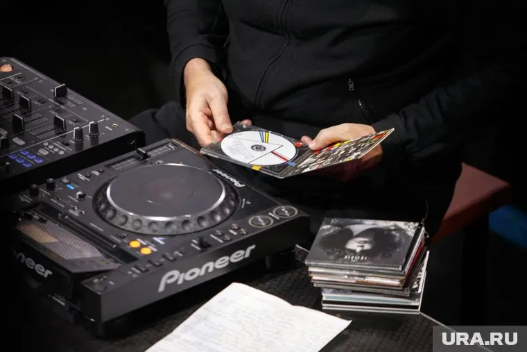 Подросток работал диджеем на мероприятиях (архивное фото)