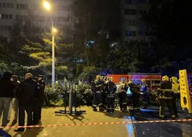 Появились кадры со двора дома, где взорвался газ и начался пожар
