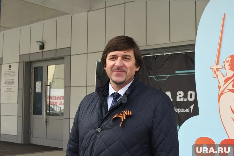 Максим Афанасьев спешил на парад, решая дела на ходу