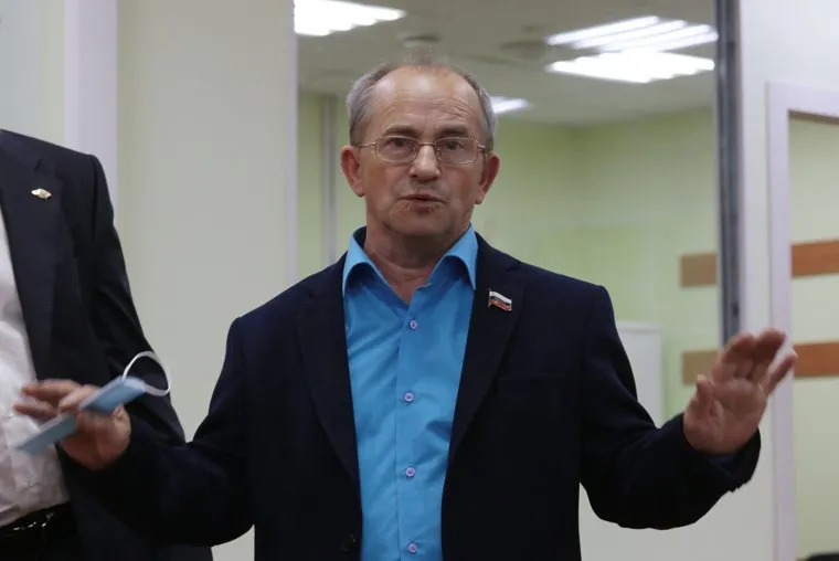 Кандидат в губернаторы Пермского края Александр Репин на пресс-конференции. Пермь