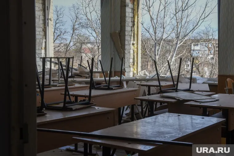 Из-за размещения в школах боевиков на Украине отложили начало учебного года